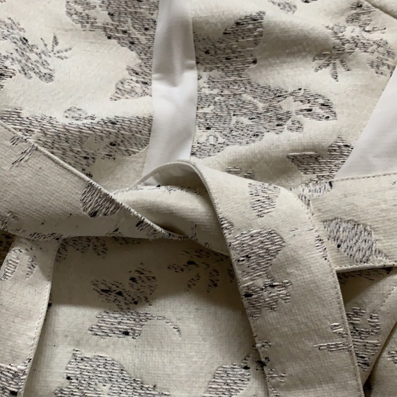 NWT Cream coloured romper size M short/skort looks like jacquard - Picture 4 of 9